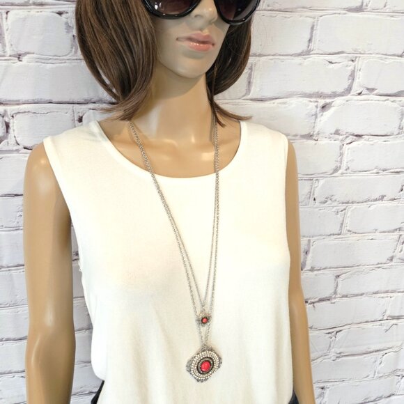 NECKLACE - Long double chain necklace with red/silver pendants at the base C$10 - Picture 5 of 5